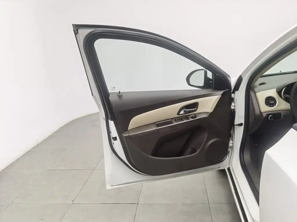 Chevrolet Cruze — миниатюра 8