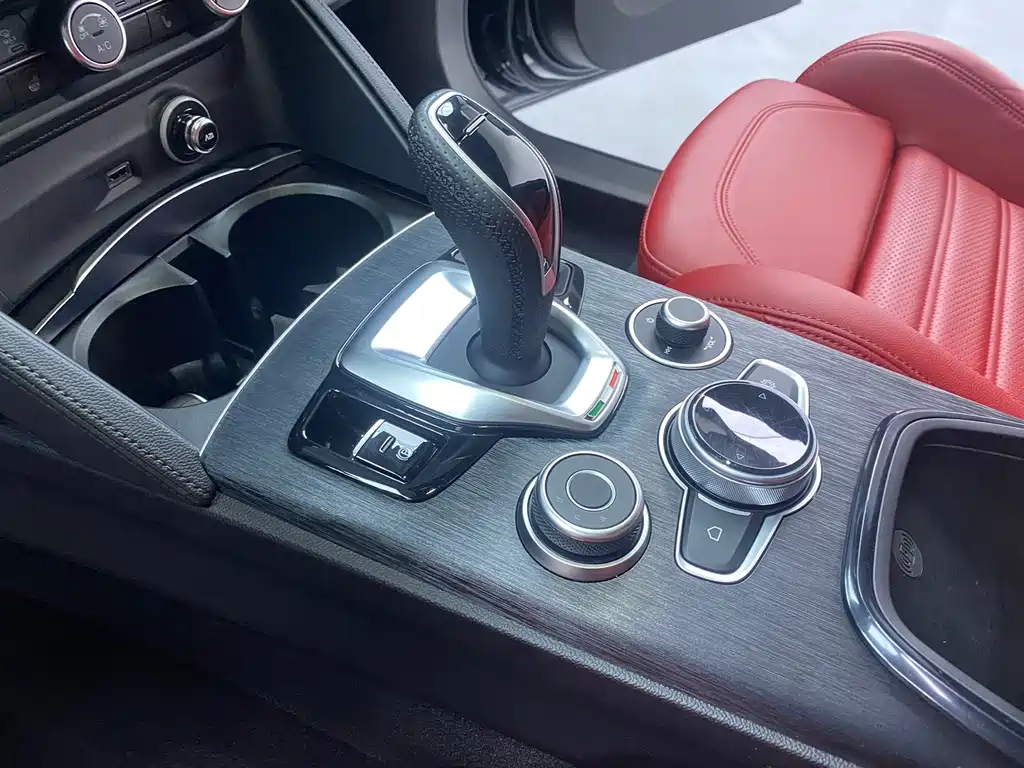 Alfa Romeo Stelvio 2023 2.0T 280HP Sprint
