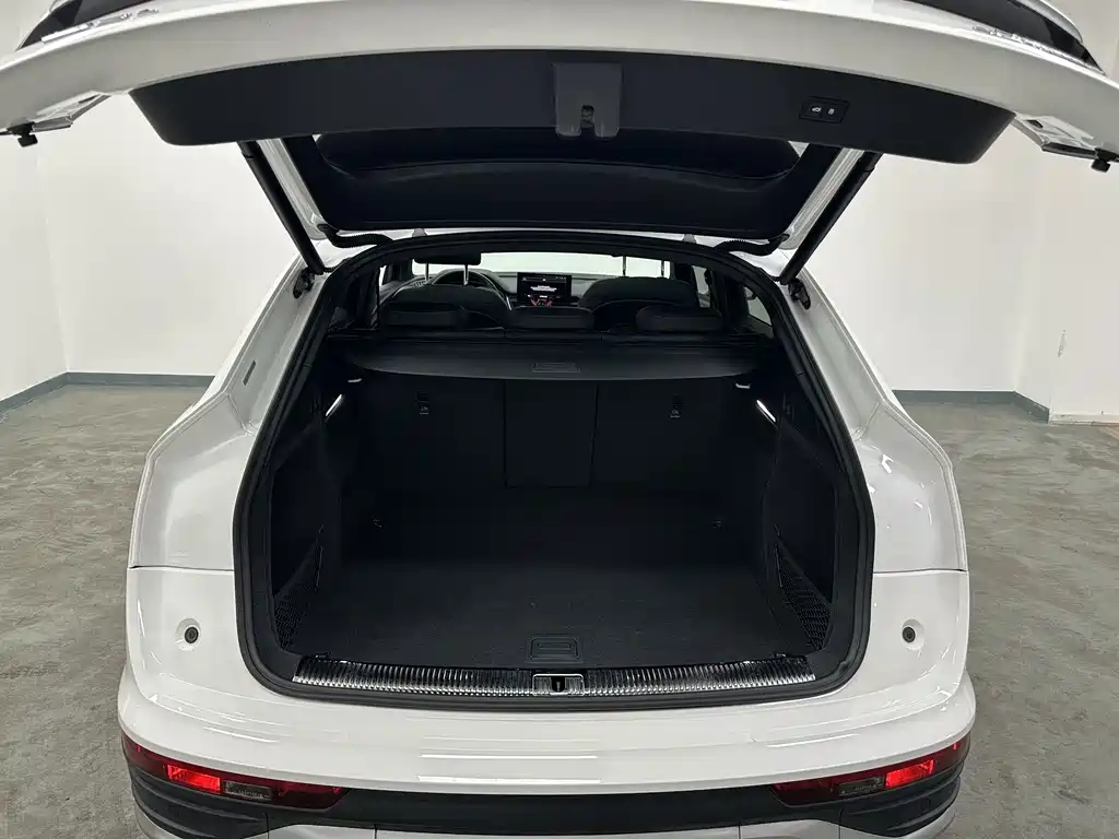 Audi Q5L Sportback — миниатюра 18