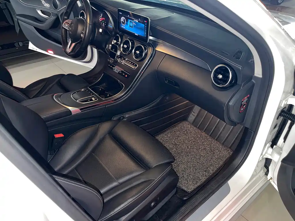 Mercedes-Benz C-Class — миниатюра 13
