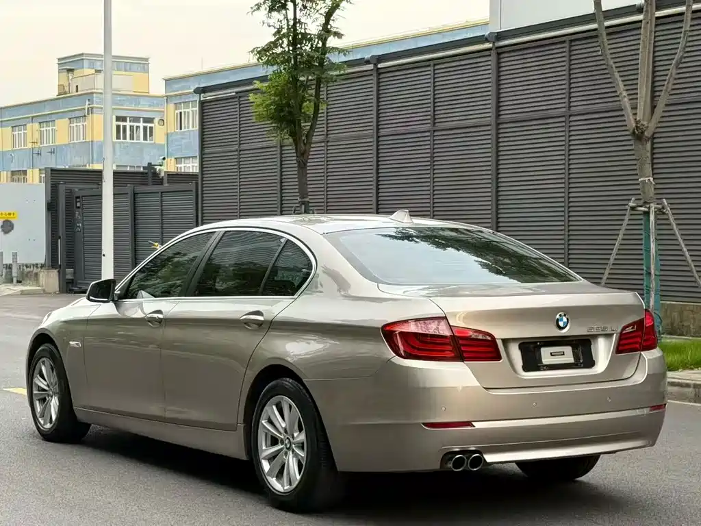BMW 5 Series — миниатюра 6
