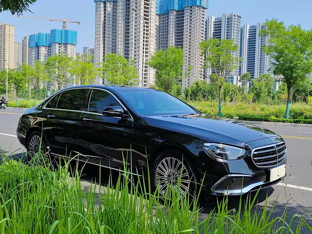 Mercedes-Benz E-Class — миниатюра 3