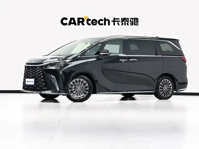 LEXUS  LM 2025