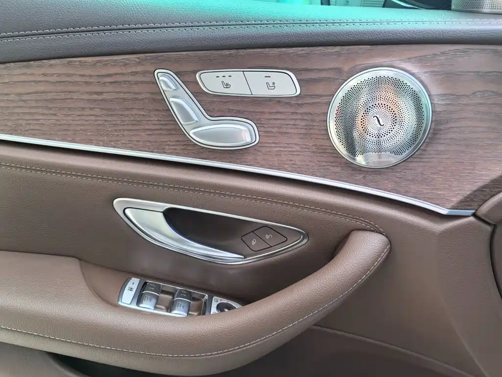 Mercedes-Benz E-Class — миниатюра 8