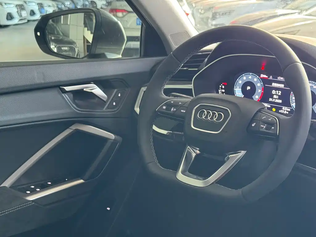Audi Q3 — миниатюра 12