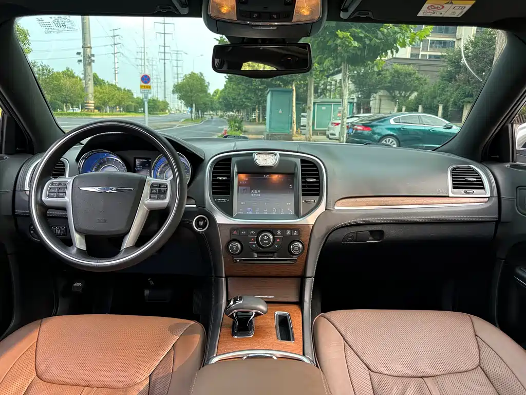 Chrysler 300C — миниатюра 8
