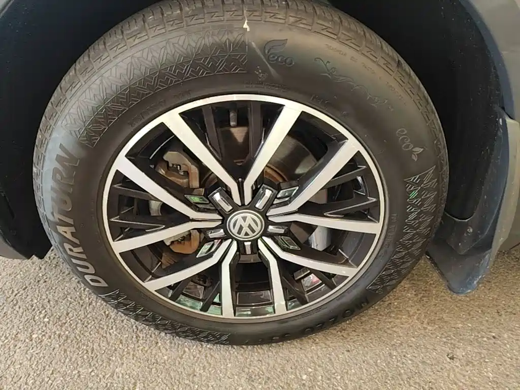 Volkswagen Tiguan L — миниатюра 23