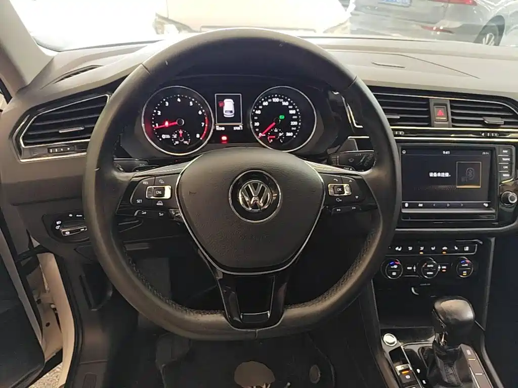 Volkswagen Tiguan L — миниатюра 11
