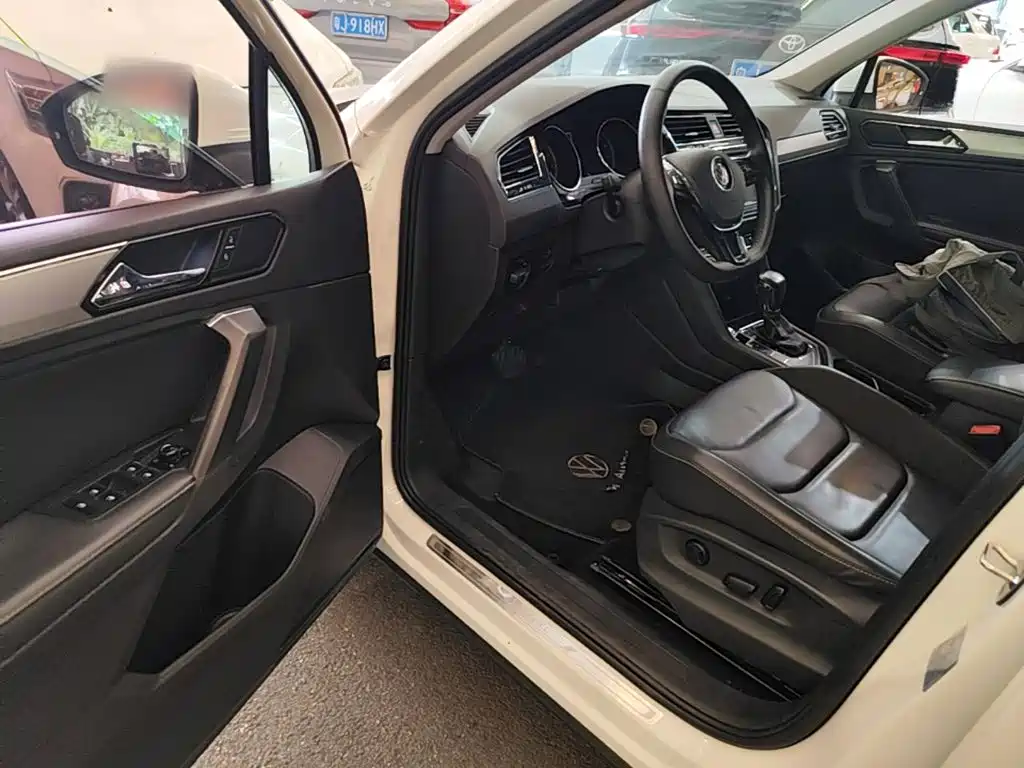 Volkswagen Tiguan L — миниатюра 16