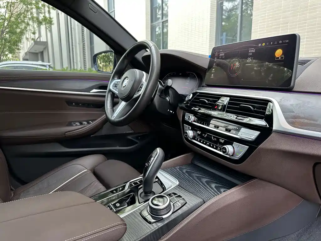 BMW 5 Series — миниатюра 10