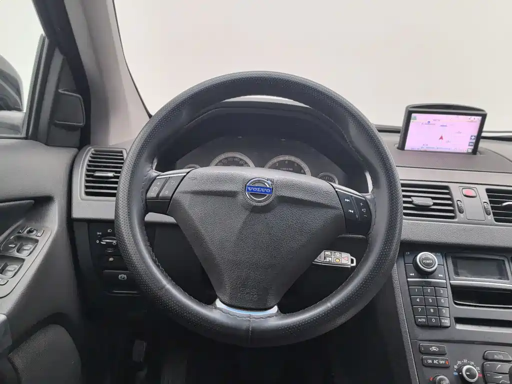 Volvo XC90 — миниатюра 11