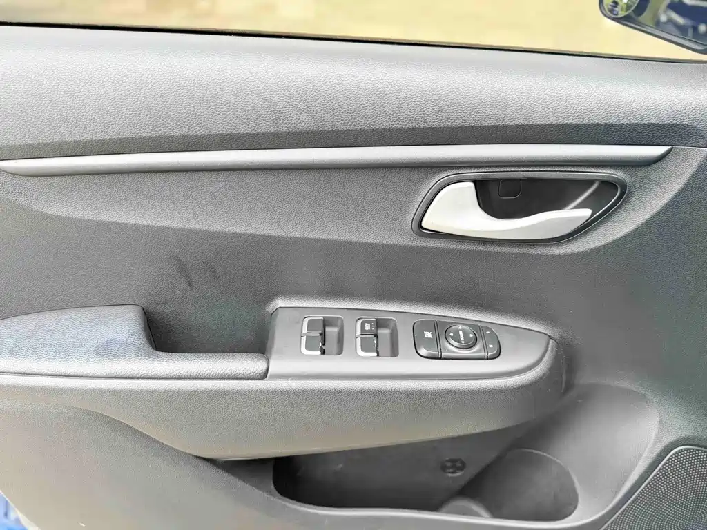 Kia K2 — миниатюра 10