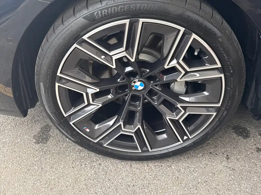 BMW 5 Series — миниатюра 4