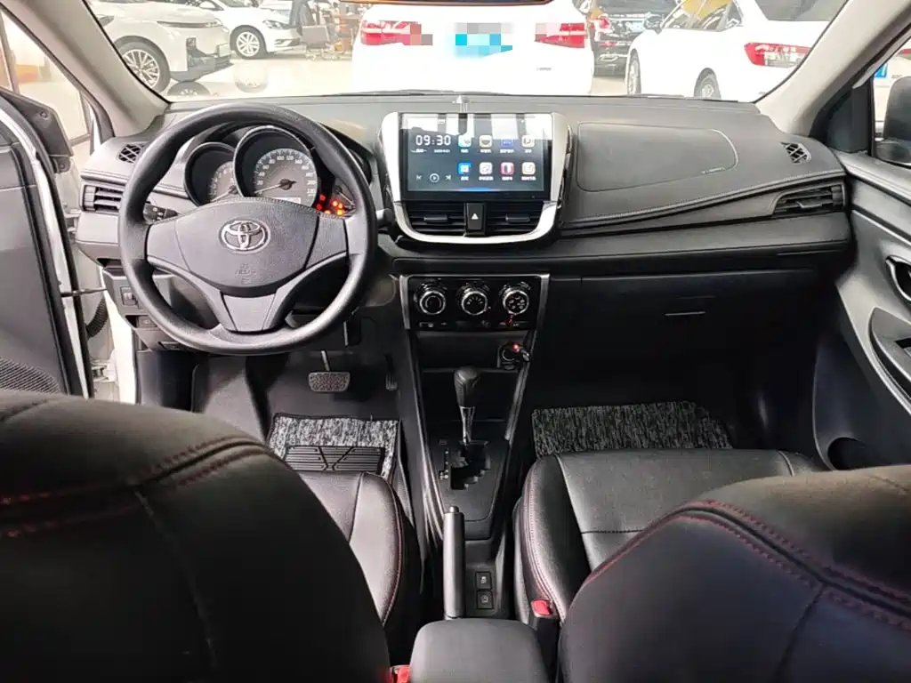 Toyota Yaris L — миниатюра 10