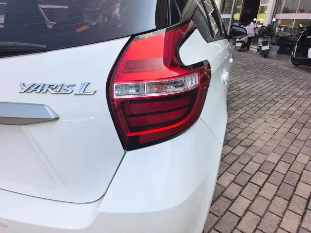 Toyota Yaris L — миниатюра 8