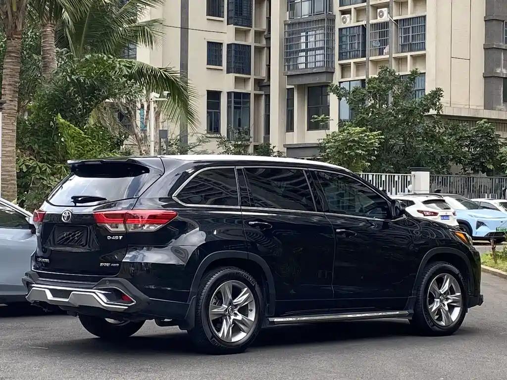 TOYOTA HIGHLANDER