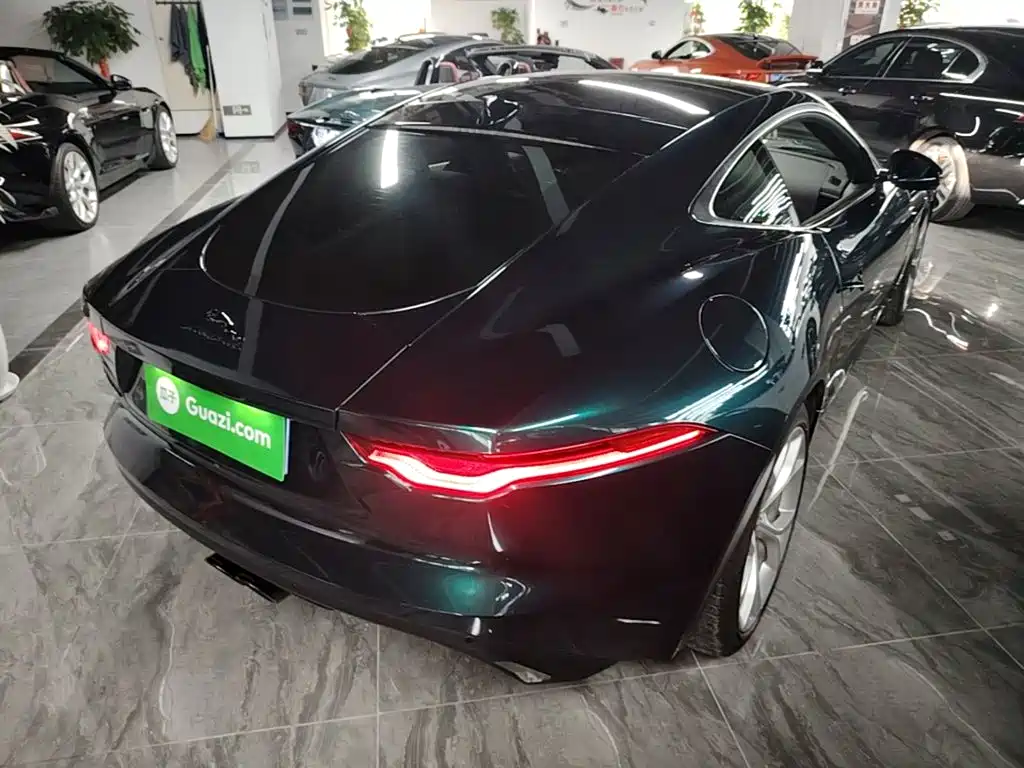 Jaguar F-Type 2021 P300