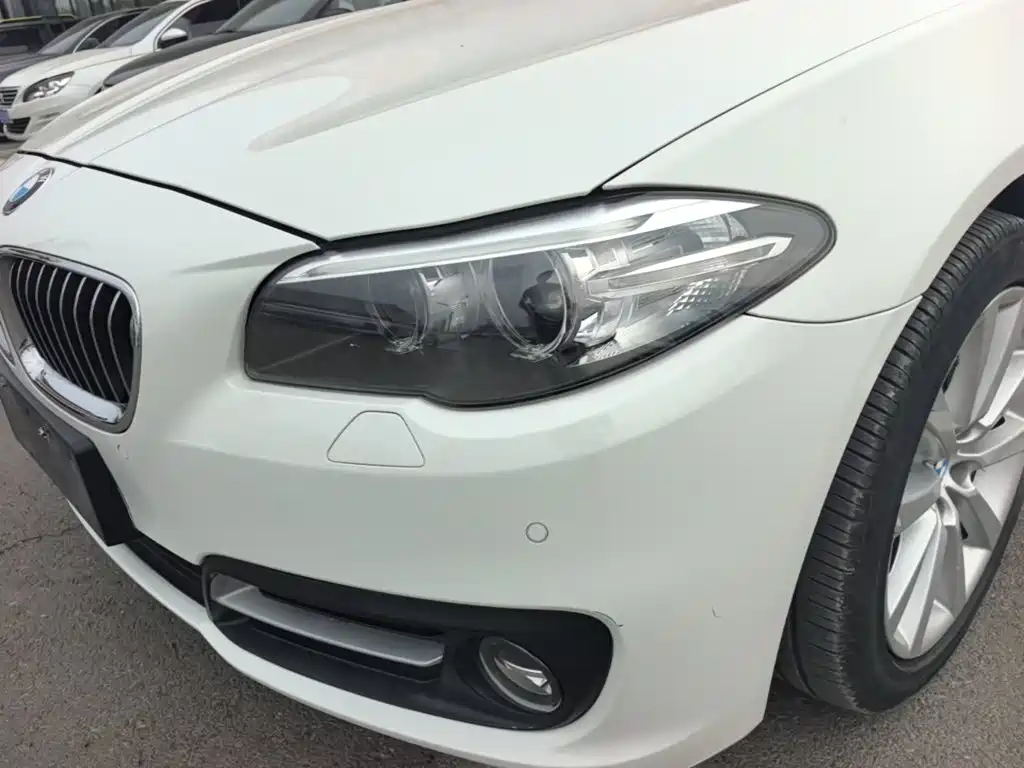 BMW 5 Series — миниатюра 24