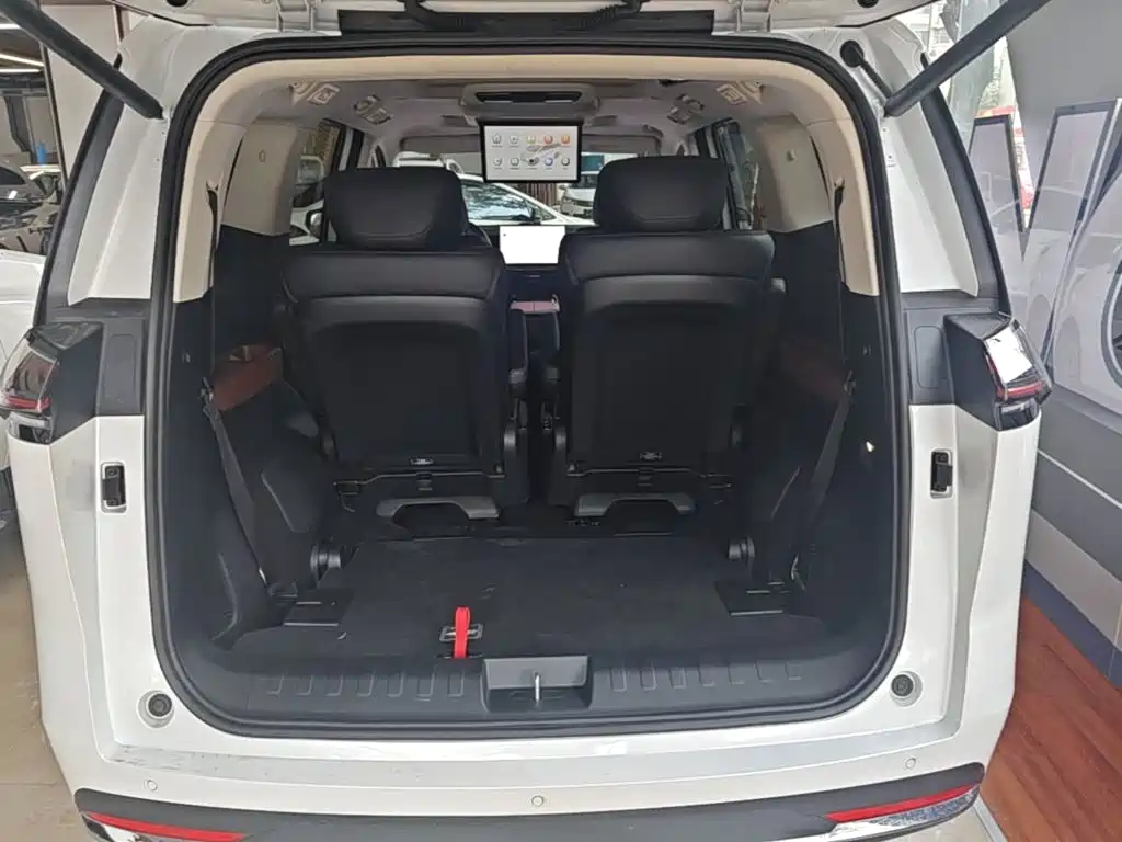 GAC Motor 传祺E8 PHEV — миниатюра 19