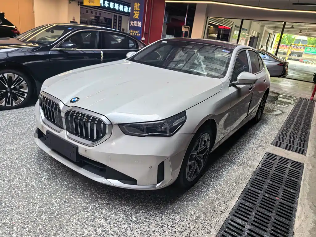 BMW 5 Series 5 2025 530Li Lead Luxury