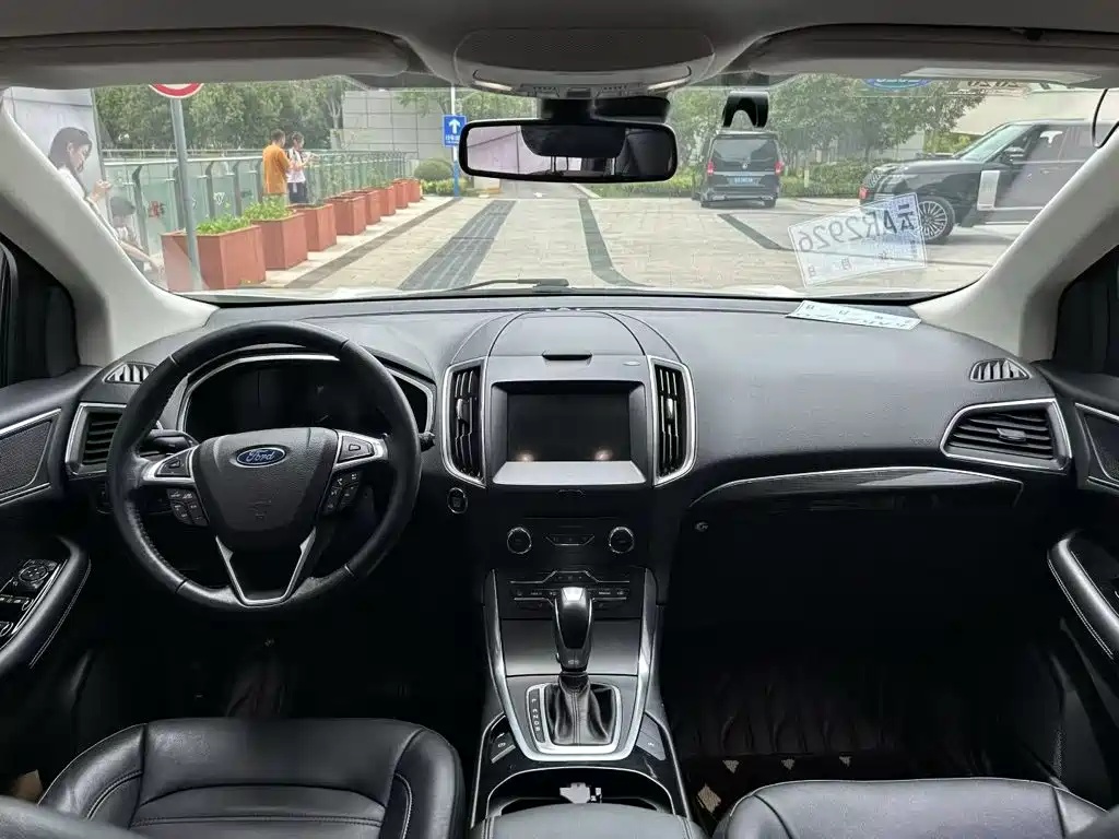 Ford Edge — миниатюра 8