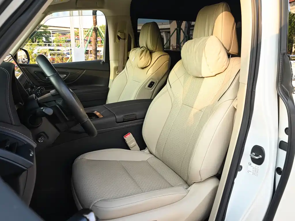 Toyota Alphard — миниатюра 8