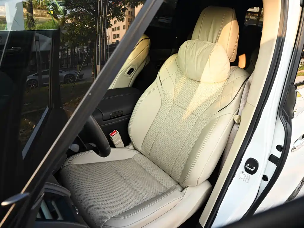 Toyota Alphard — миниатюра 9