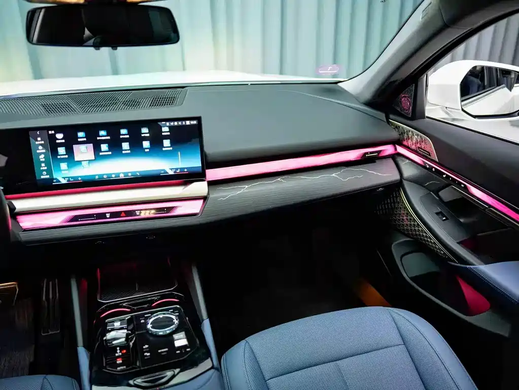 BMW 5 Series — миниатюра 7