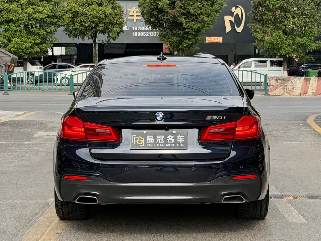 BMW 5 Series — миниатюра 8
