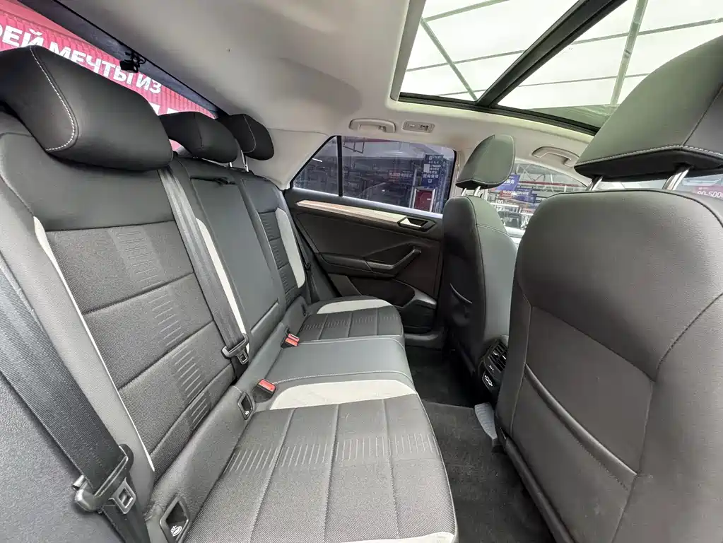 Volkswagen T-Roc — миниатюра 17