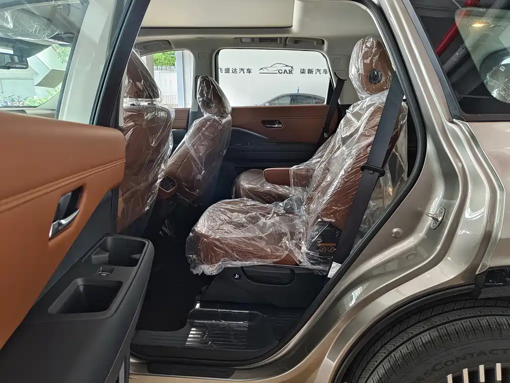 Nissan Teramont — миниатюра 6