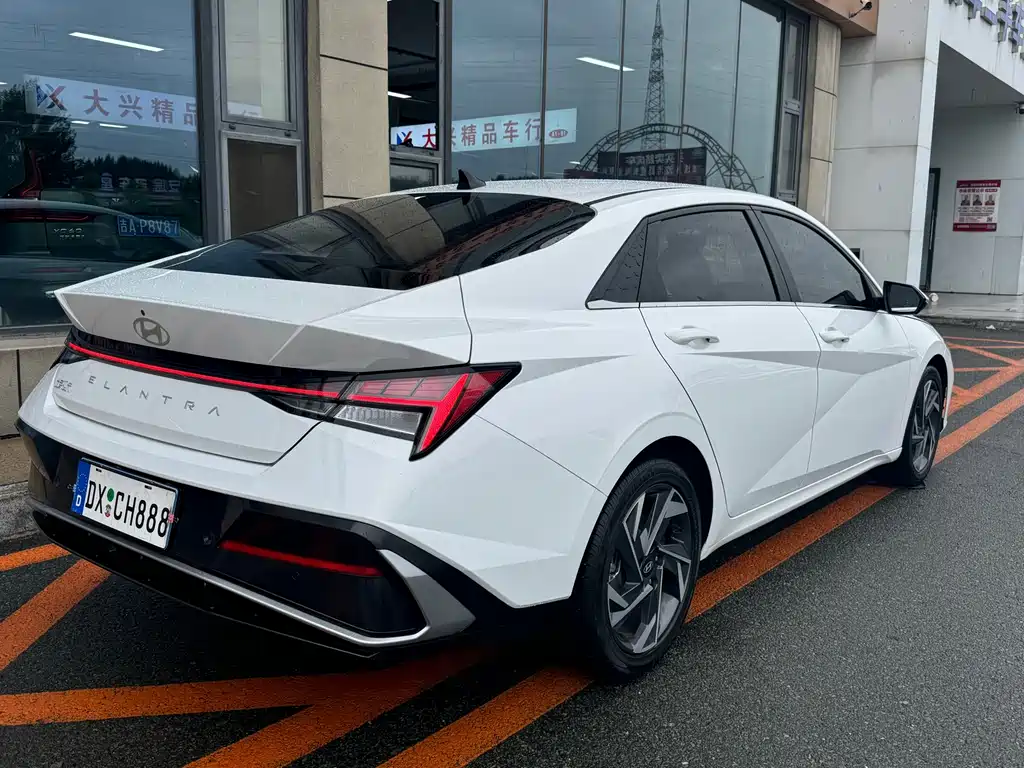 Hyundai Elantra 2023 1.5L CVT LUX Luxury