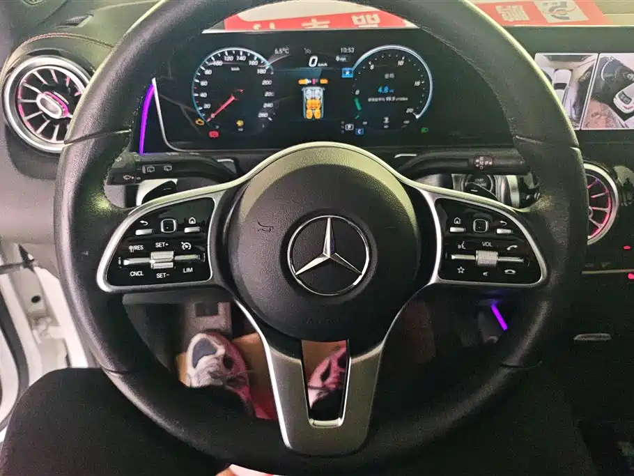 MERCEDES-BENZ GLB