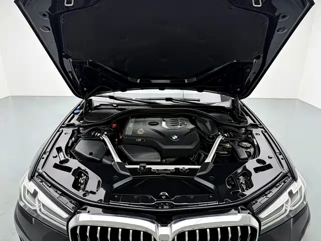 BMW 5 Series — миниатюра 9