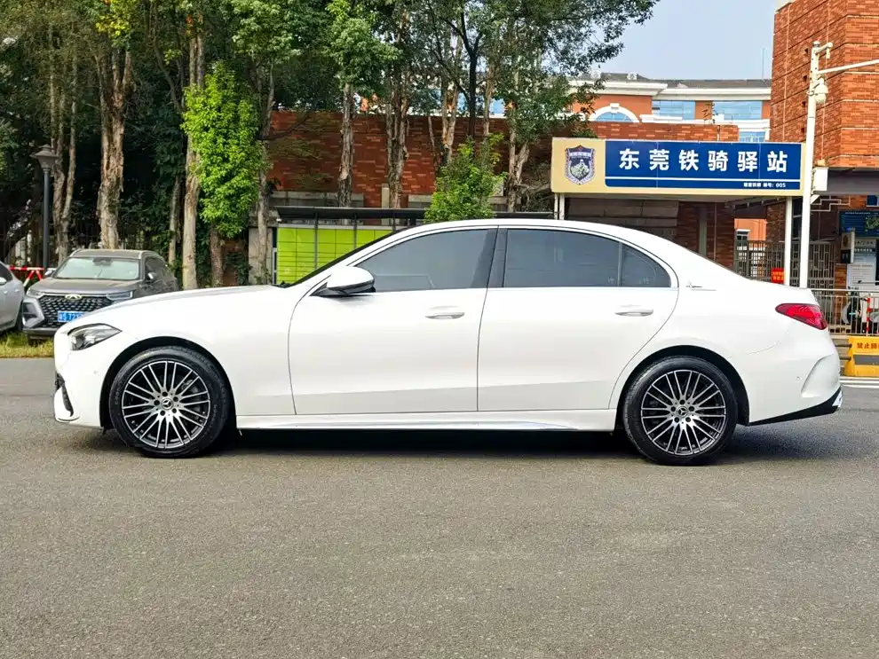 Mercedes-Benz C-Class — миниатюра 4
