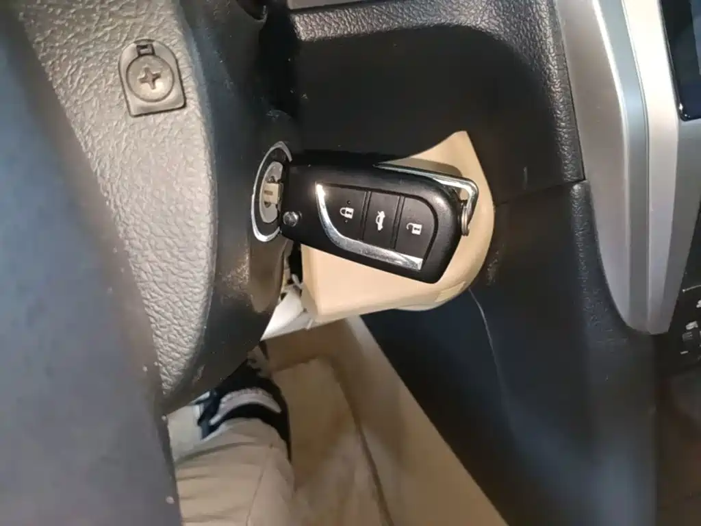 Toyota Camry 2015 2.0G Lead