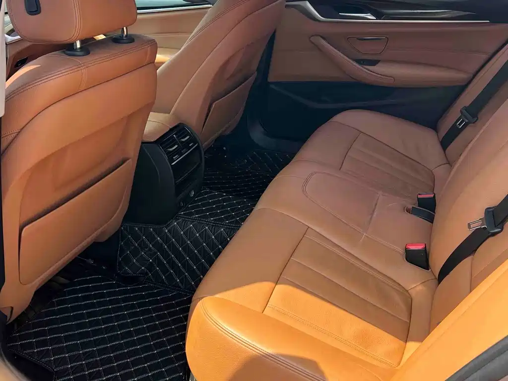 BMW 5 Series — миниатюра 8
