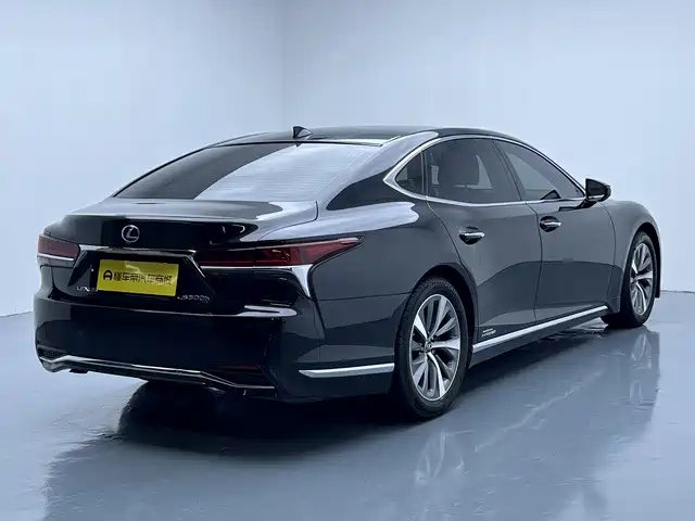 Lexus LS — миниатюра 8