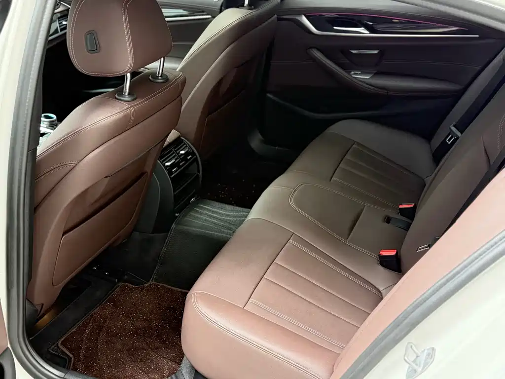 BMW 5 Series — миниатюра 5