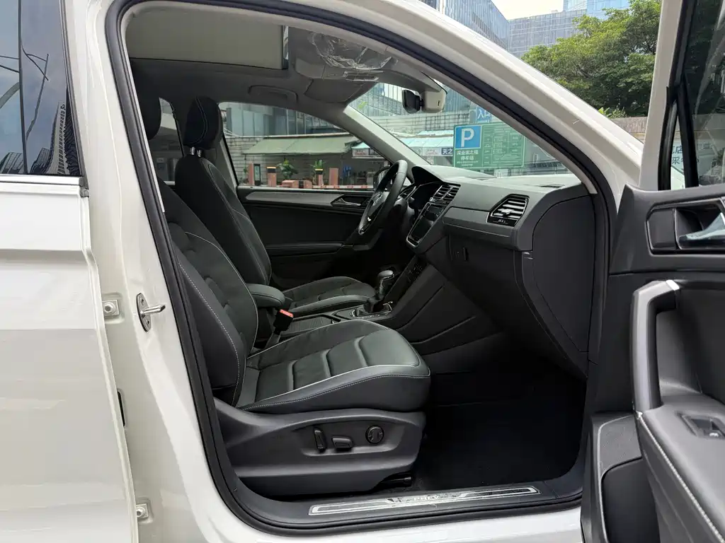 Volkswagen Tiguan L PHEV — миниатюра 11