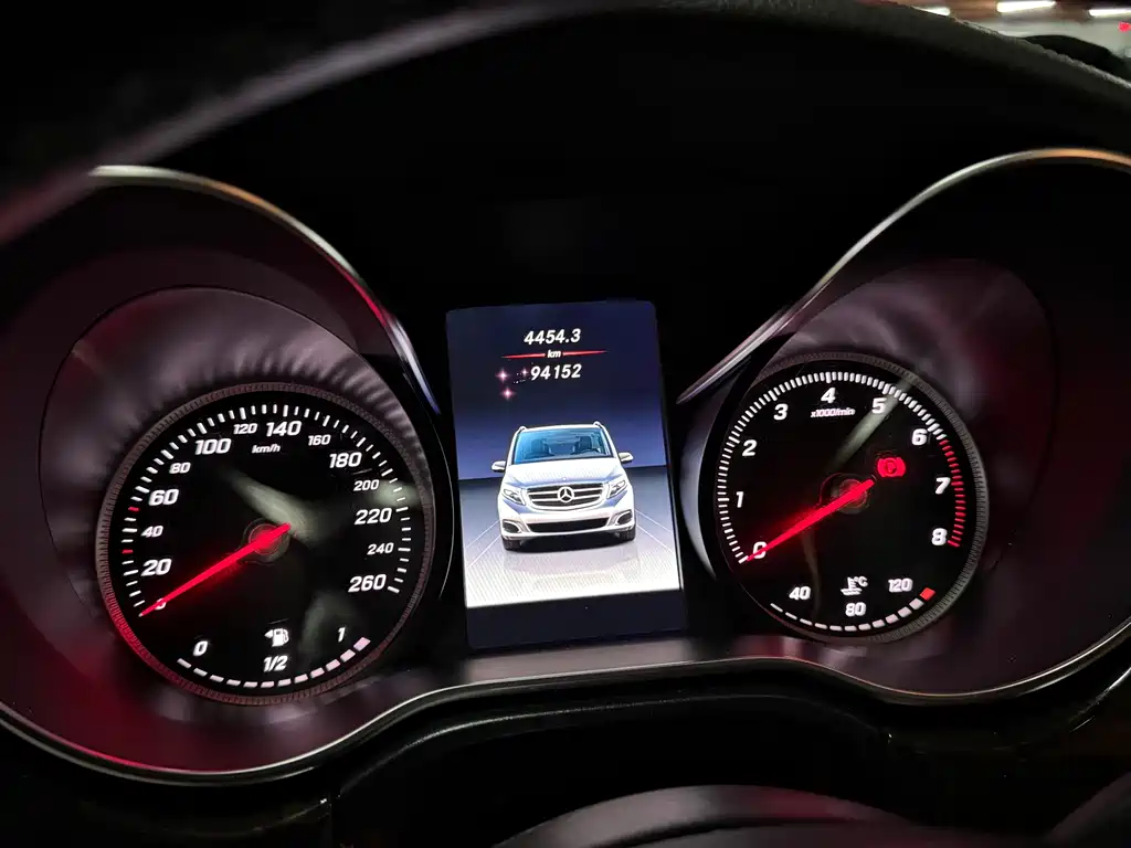 MERCEDES-BENZ V CLASS