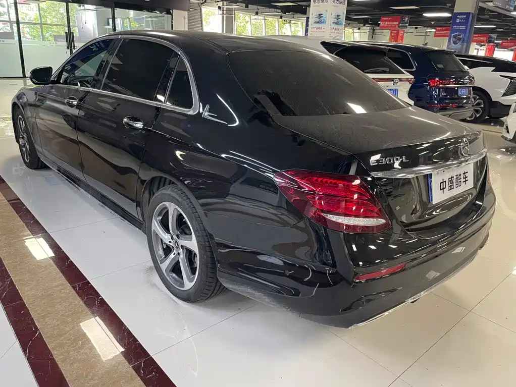 Mercedes-Benz E-Class — миниатюра 5