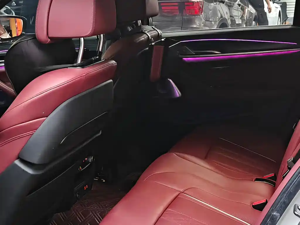 BMW 5 Series — миниатюра 8
