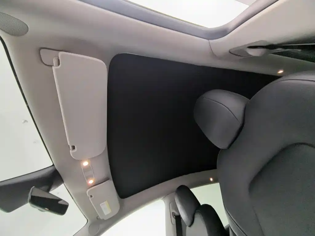 Tesla Model Y — миниатюра 14