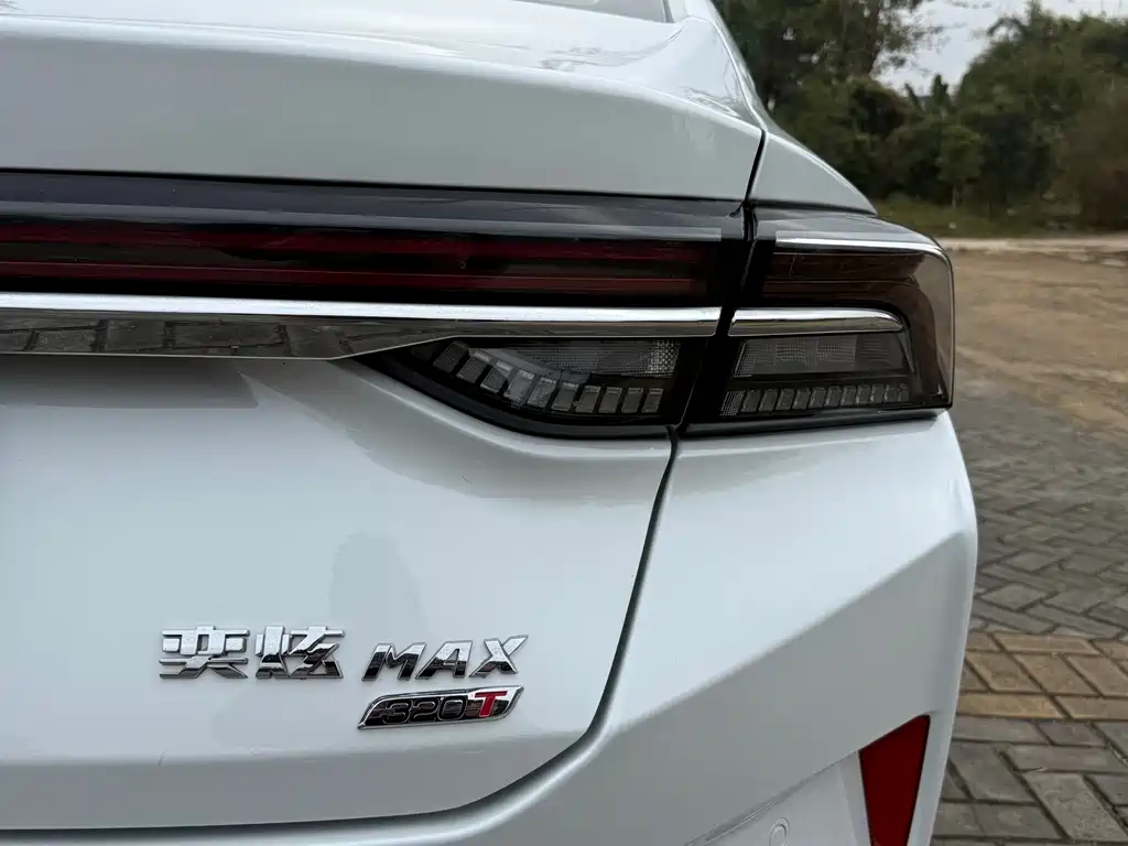 DONGFENG YI HYUN MAX