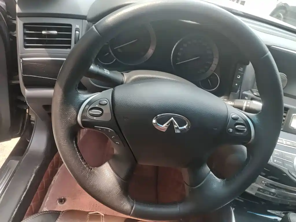 Infiniti Q70 — миниатюра 10
