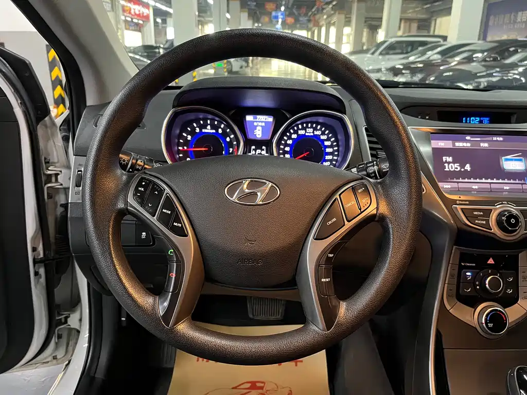 Hyundai Elantra 2016 1.6L AT Luxury