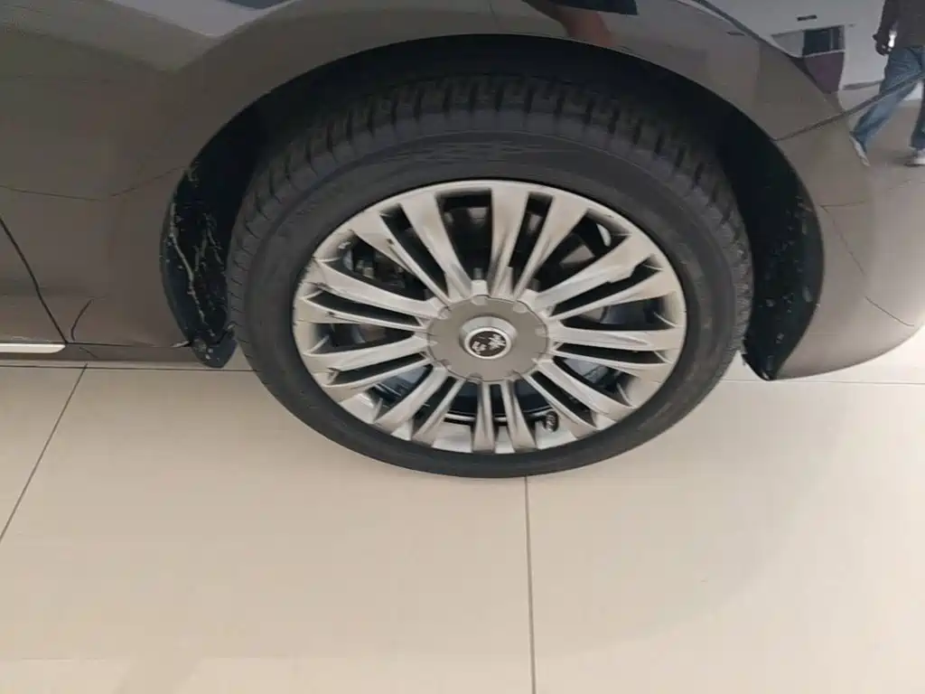 Hongqi Hongqi H7 — миниатюра 12