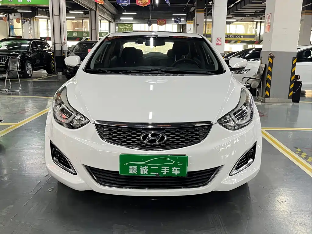 Hyundai Elantra 2016 1.6L AT Luxury