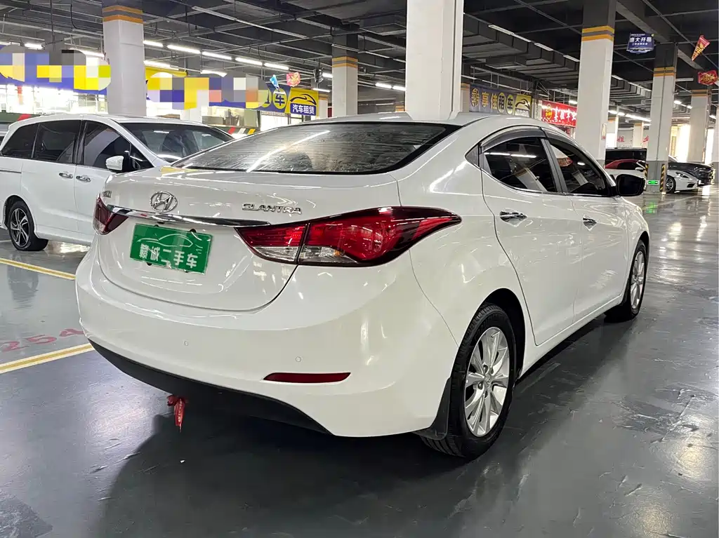 Hyundai Elantra 2016 1.6L AT Luxury